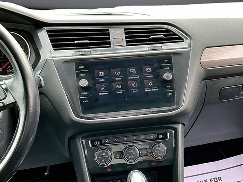 Used 2019 Volkswagen Tiguan SE image 9