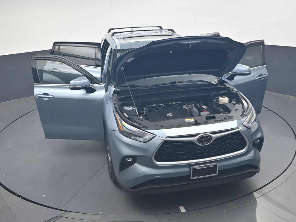 Used 2022 Toyota Highlander XLE FWD image 41