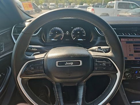 Used 2024 Jeep Grand Cherokee L Limited w/ Luxury Tech Group II image 18