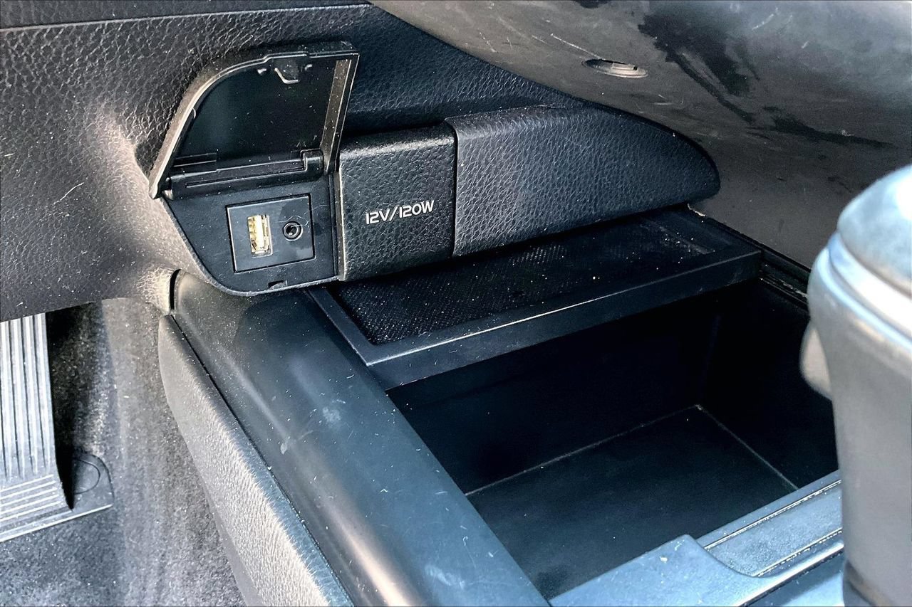 Used 2019 Toyota Camry SE FWD image 25