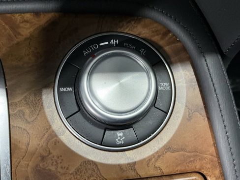 Used 2024 Nissan Armada SL w/ Captain's Chairs Package image 4