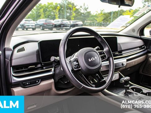 Used 2025 Kia Carnival FWD image 33