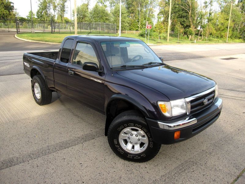 Used 1999 Toyota Tacoma 4x4 Xtracab w/ SR5 Pkg image 2