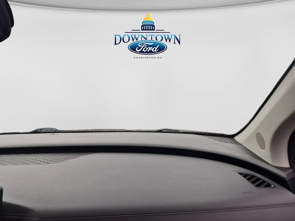 Used 2025 Kia Carnival FWD image 35