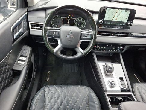 Used 2022 Mitsubishi Outlander SEL image 11