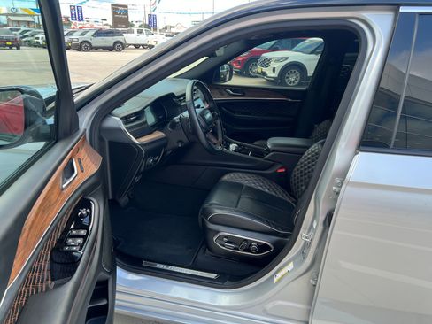 Used 2023 Jeep Grand Cherokee L Summit w/ Advanced Protech Group IV AWD/4WD image 8