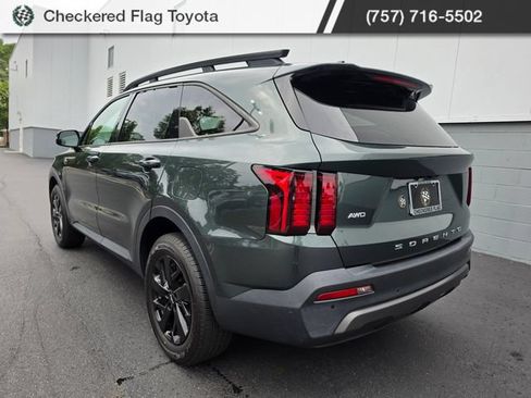 Used 2022 Kia Sorento S w/ Panoramic Sunroof Package AWD/4WD image 3