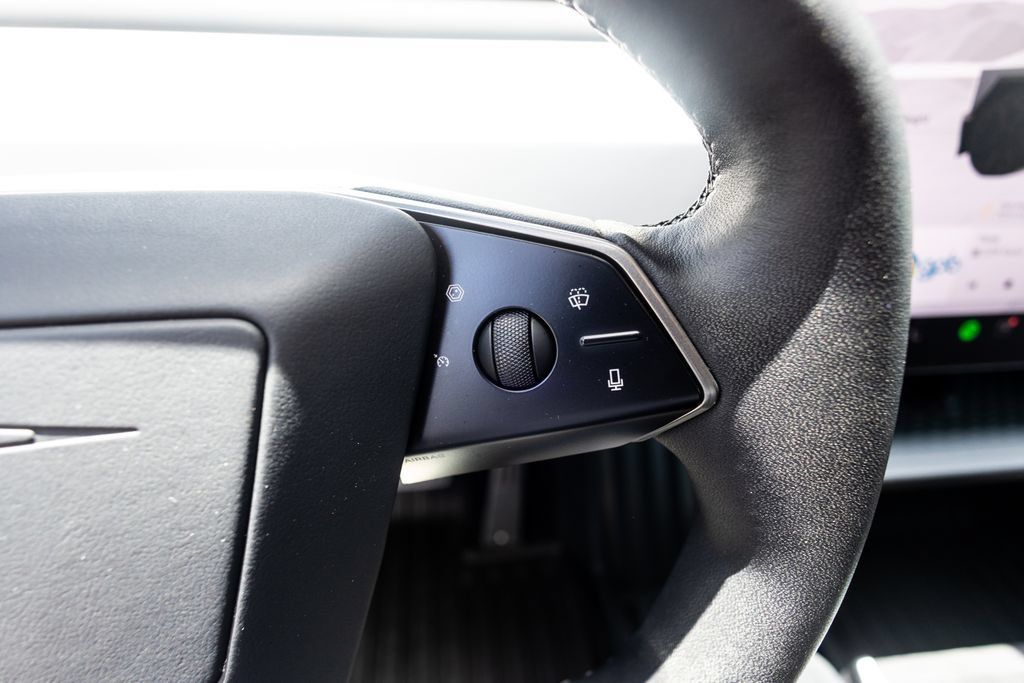 Used 2024 Tesla Cybertruck AWD Crew Cab image 21