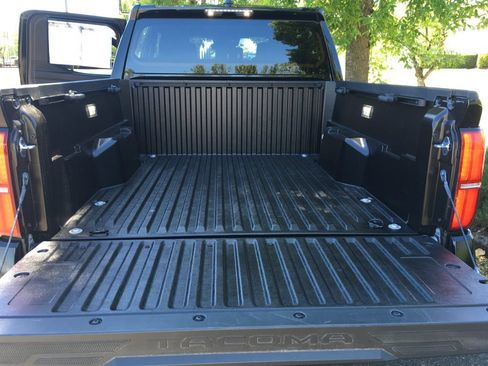 Used 2024 Toyota Tacoma TRD Sport AWD/4WD image 32
