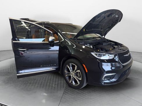 Used 2022 Chrysler Pacifica Pinnacle AWD/4WD image 9