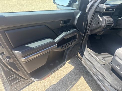 New 2026 Toyota Tacoma SR5 RWD image 17