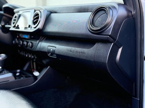 Used 2019 Toyota Tacoma TRD Off-Road image 43