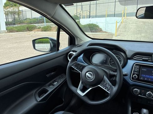 Used 2025 Nissan Versa SV FWD image 32