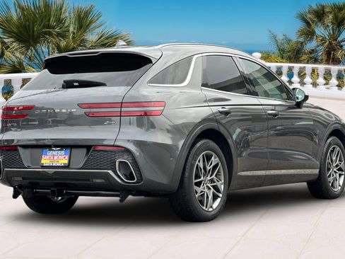 Used 2022 Genesis GV70 2.5T w/ Advanced Package image 4