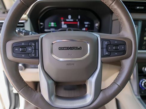 Used 2023 GMC Yukon Denali w/ Denali Reserve Package AWD/4WD image 12
