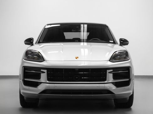 Certified 2025 Porsche Cayenne GTS AWD/4WD image 8