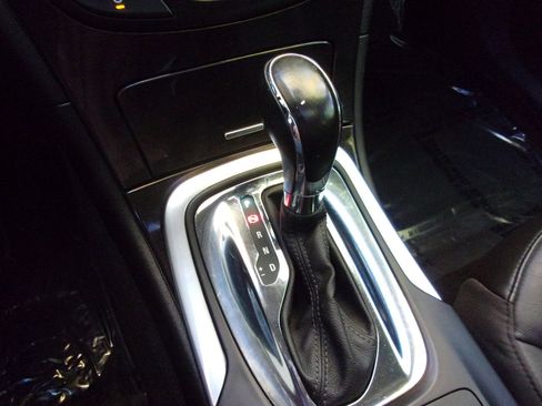 Used 2017 Buick Regal Premium w/ Driver Confidence Package #2 image 29