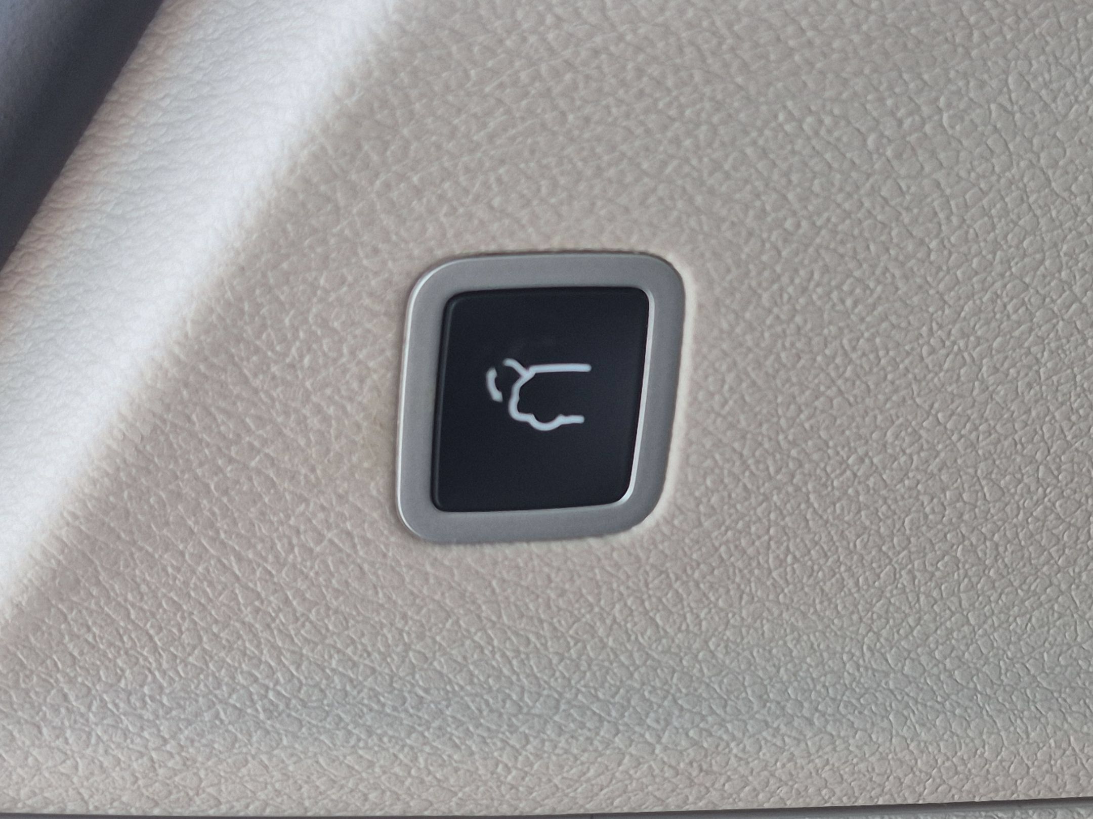 Used 2024 Chrysler Pacifica Touring-L FWD image 32