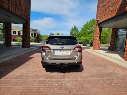 Used 2017 Subaru Outback 2.5i Limited AWD/4WD image 5
