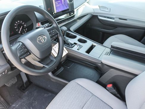 New 2026 Toyota Sienna LE FWD image 19
