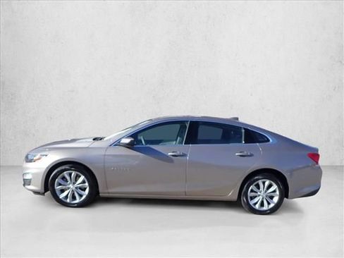 Used 2025 Chevrolet Malibu LT image 2