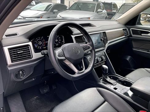 Certified 2023 Volkswagen Atlas SE image 18