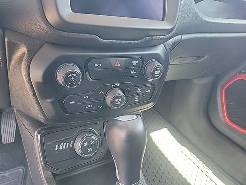 Used 2023 Jeep Renegade Trailhawk AWD/4WD image 27