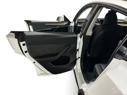 Certified 2023 Tesla Model Y Long Range AWD/4WD image 10