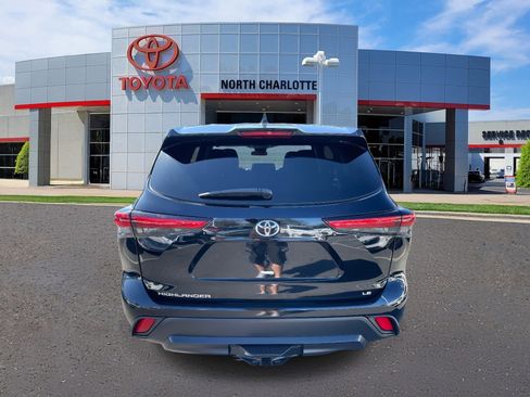 Used 2021 Toyota Highlander LE image 7