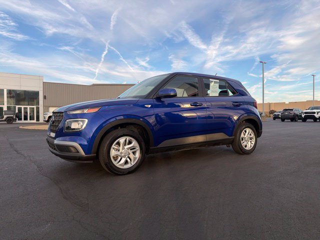 Used 2023 Hyundai Venue SE w/ Cargo Package FWD image 3