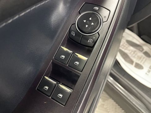 Used 2020 Ford Explorer XLT image 15