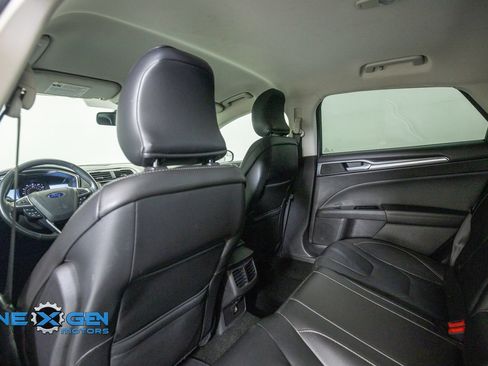 Used 2016 Ford Fusion Titanium FWD image 25