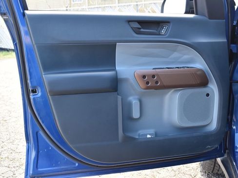 Used 2024 Ford Maverick Lariat image 9