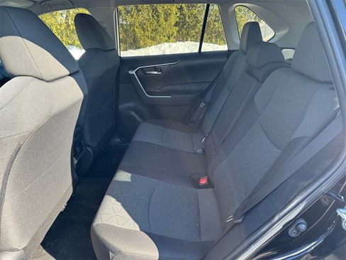 Used 2022 Toyota RAV4 XLE image 19