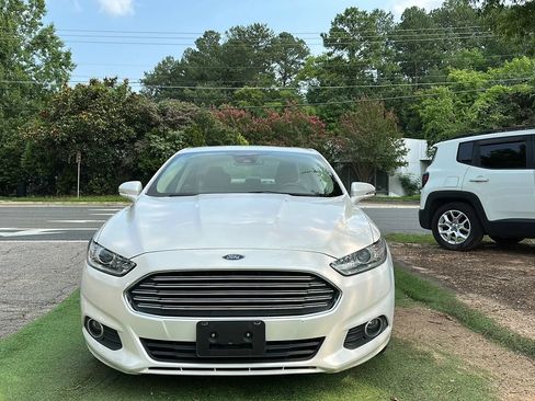 Used 2015 Ford Fusion SE w/ Equipment Group 502A FWD image 2