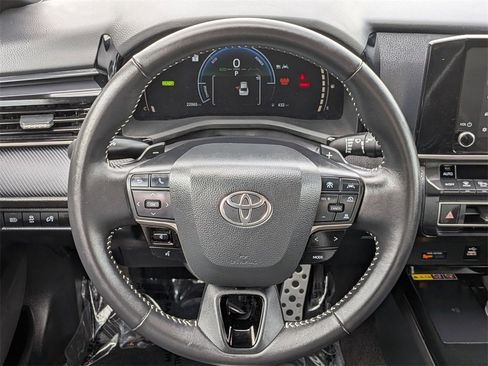 Used 2025 Toyota Camry SE image 22