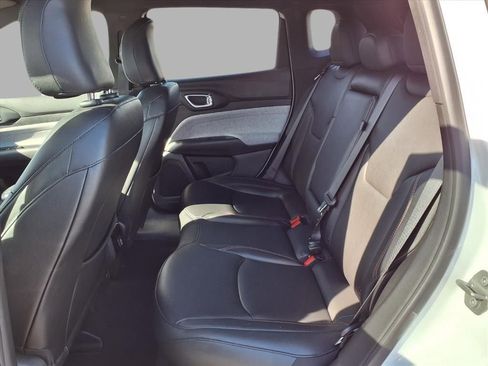 Used 2024 Jeep Compass Latitude image 23