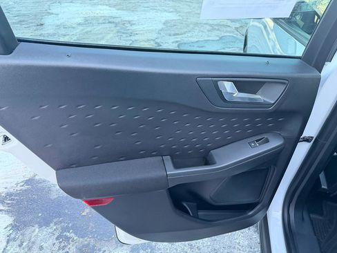 Used 2020 Ford Escape SE image 12