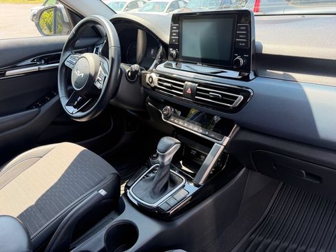 Used 2023 Kia Seltos S FWD image 8