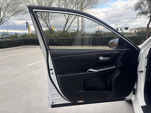 Used 2016 Toyota Camry SE image 20
