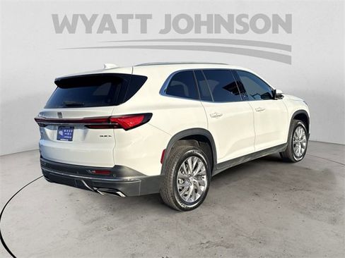 Used 2025 Buick Enclave Preferred image 5