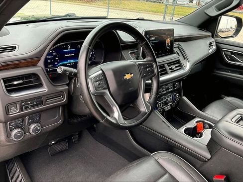 Used 2024 Chevrolet Suburban Premier AWD/4WD image 16