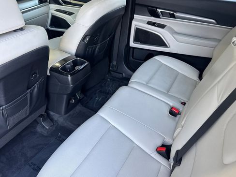 Used 2020 Kia Telluride S w/ S 8 Passenger Seating Package FWD image 11