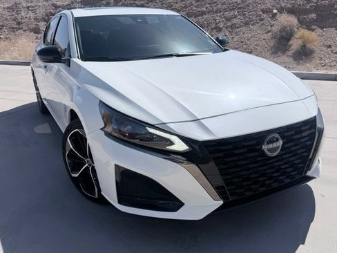 Certified 2023 Nissan Altima 2.5 SR w/ SR Premium Package FWD image 3
