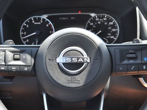 Used 2024 Nissan Rogue SV image 11