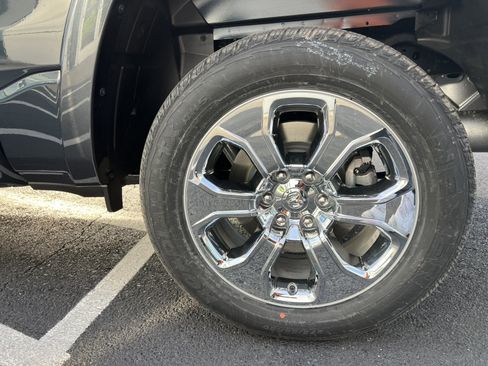 New 2026 RAM 1500 4x4 Crew Cab image 11