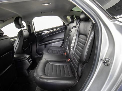 Used 2015 Ford Fusion SE w/ Equipment Group 202A FWD image 10