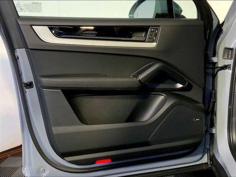 New 2026 Porsche Cayenne image 20