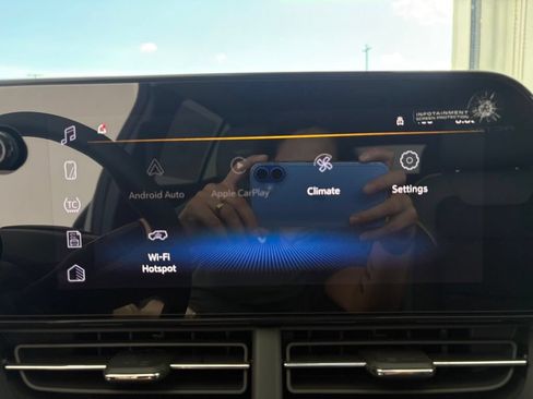 New 2026 Chevrolet Trax ACTIV w/ Sunroof Package FWD image 9