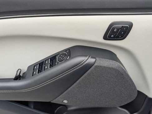 Used 2025 Ford Mustang Mach-E Premium RWD image 15